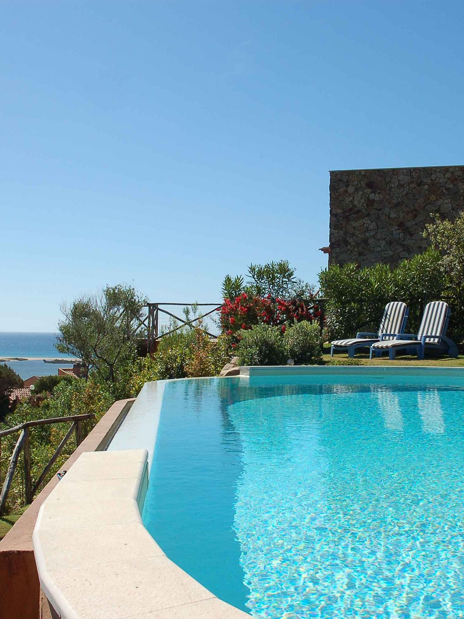 Obra nova a Cubelles, Construcció i Reforma de Piscines